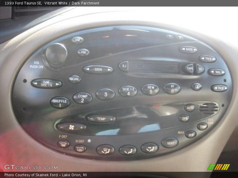 Vibrant White / Dark Parchment 1999 Ford Taurus SE