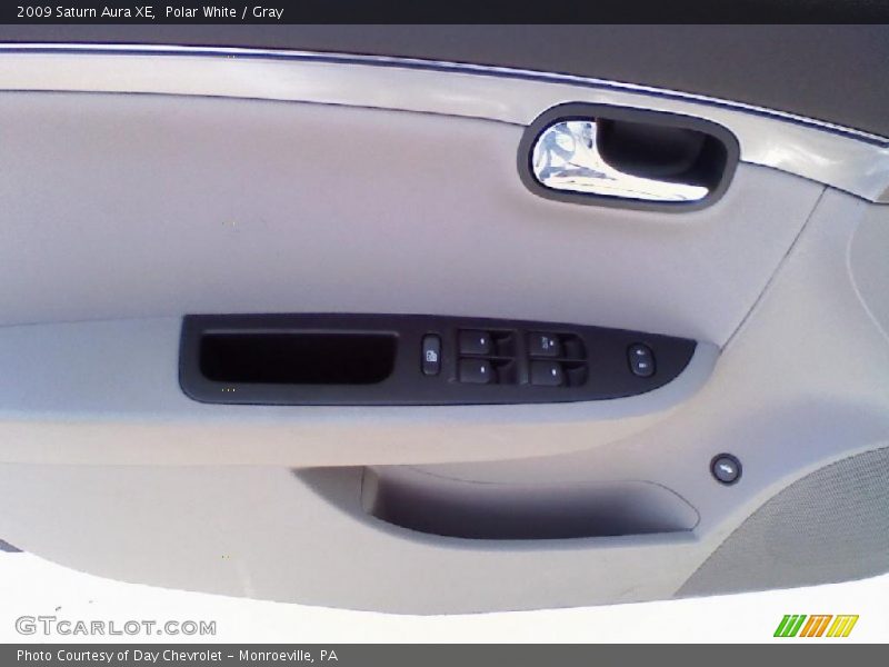Polar White / Gray 2009 Saturn Aura XE