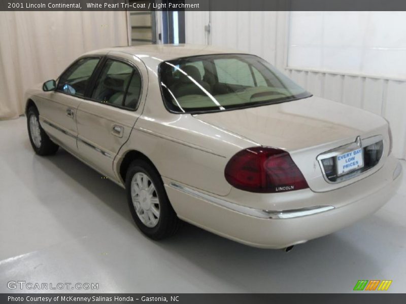 White Pearl Tri-Coat / Light Parchment 2001 Lincoln Continental