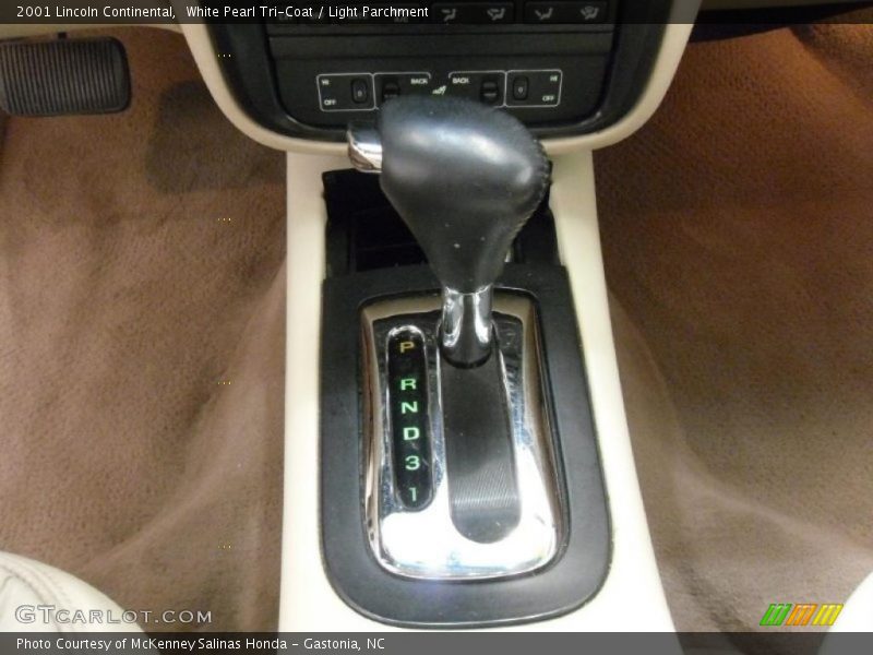 White Pearl Tri-Coat / Light Parchment 2001 Lincoln Continental