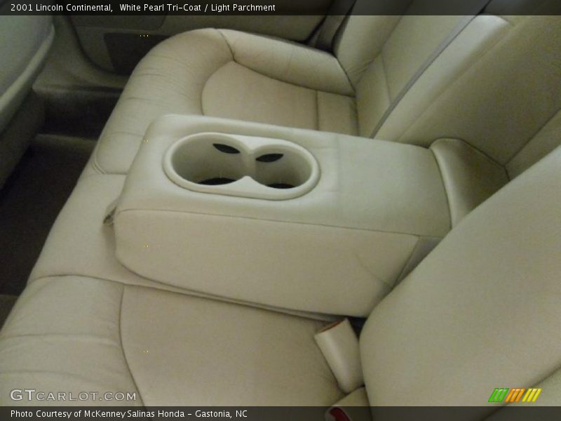 White Pearl Tri-Coat / Light Parchment 2001 Lincoln Continental