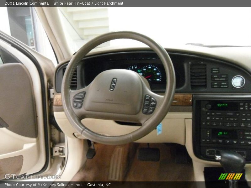 White Pearl Tri-Coat / Light Parchment 2001 Lincoln Continental