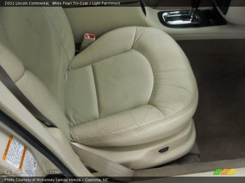 White Pearl Tri-Coat / Light Parchment 2001 Lincoln Continental