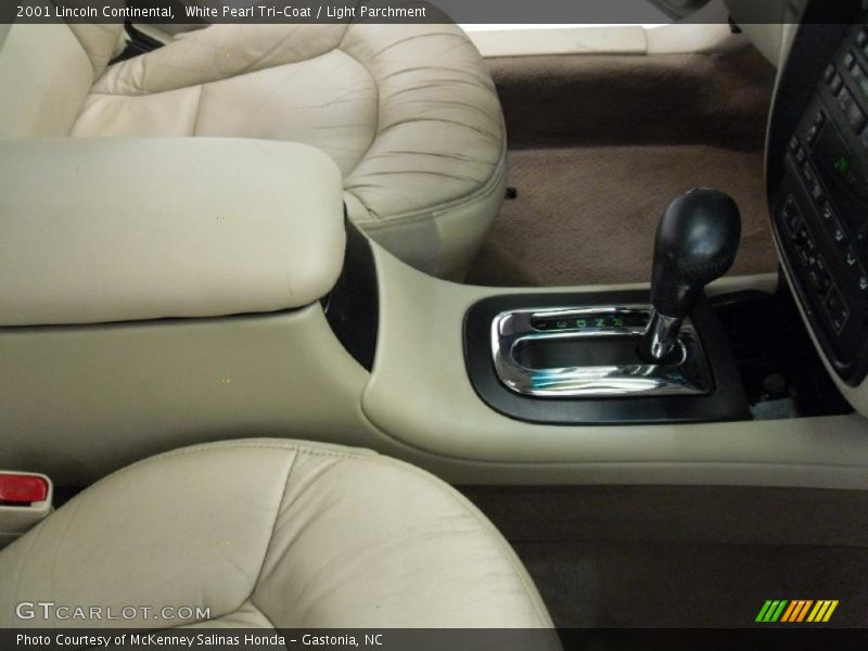 White Pearl Tri-Coat / Light Parchment 2001 Lincoln Continental