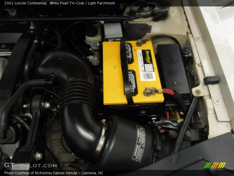 White Pearl Tri-Coat / Light Parchment 2001 Lincoln Continental
