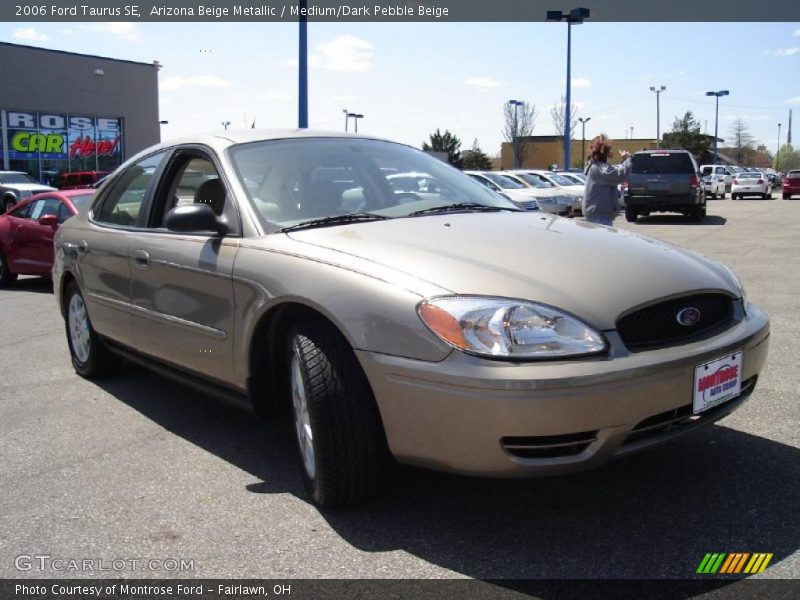 Arizona Beige Metallic / Medium/Dark Pebble Beige 2006 Ford Taurus SE
