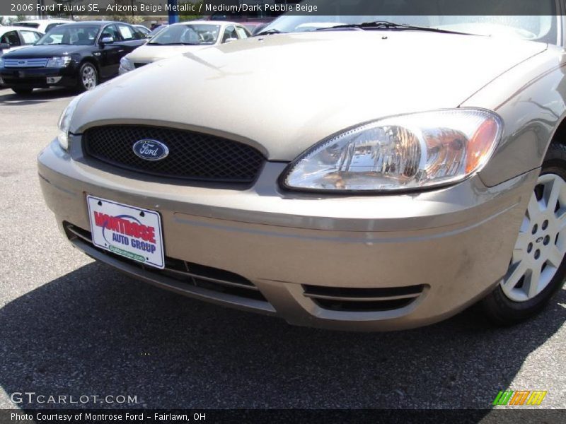 Arizona Beige Metallic / Medium/Dark Pebble Beige 2006 Ford Taurus SE