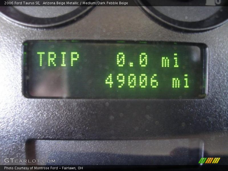 Arizona Beige Metallic / Medium/Dark Pebble Beige 2006 Ford Taurus SE