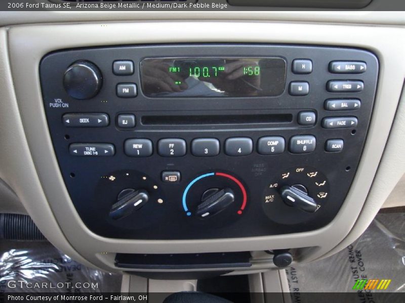Arizona Beige Metallic / Medium/Dark Pebble Beige 2006 Ford Taurus SE