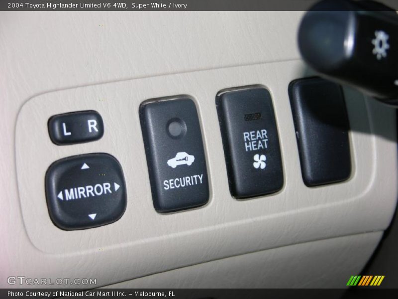 Super White / Ivory 2004 Toyota Highlander Limited V6 4WD
