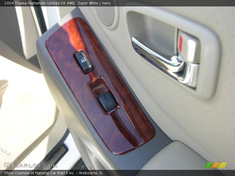 Super White / Ivory 2004 Toyota Highlander Limited V6 4WD