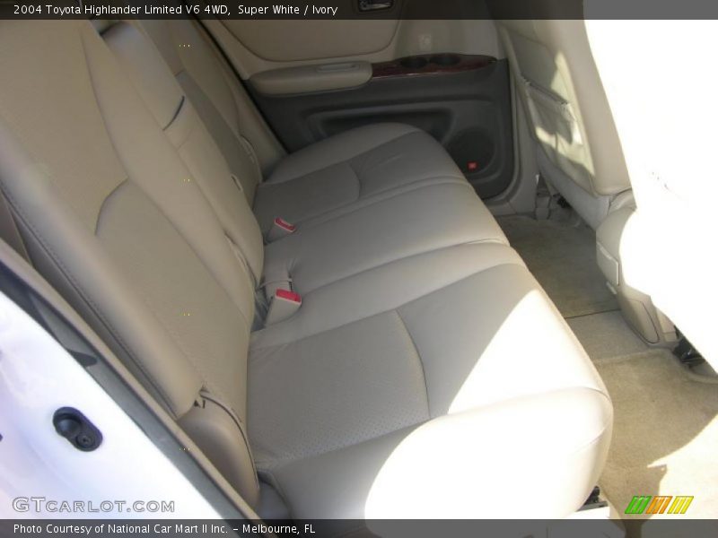 Super White / Ivory 2004 Toyota Highlander Limited V6 4WD