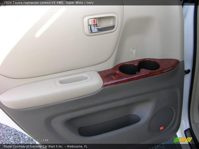 Super White / Ivory 2004 Toyota Highlander Limited V6 4WD