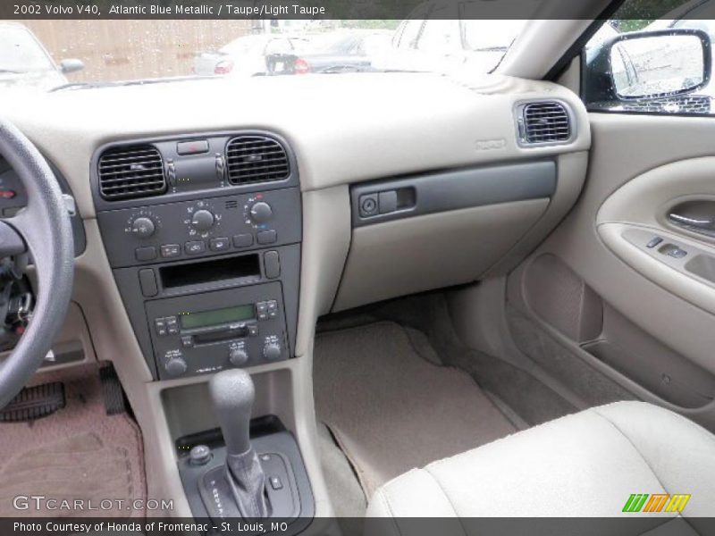 Atlantic Blue Metallic / Taupe/Light Taupe 2002 Volvo V40