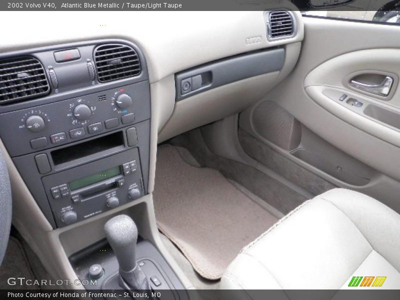 Atlantic Blue Metallic / Taupe/Light Taupe 2002 Volvo V40