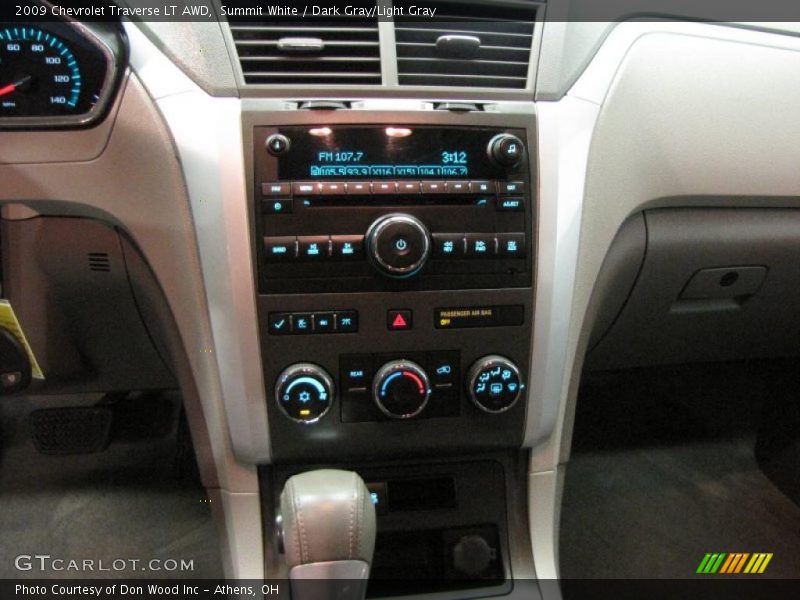 Summit White / Dark Gray/Light Gray 2009 Chevrolet Traverse LT AWD