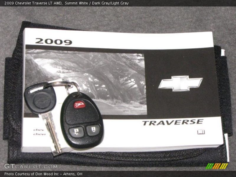 Summit White / Dark Gray/Light Gray 2009 Chevrolet Traverse LT AWD