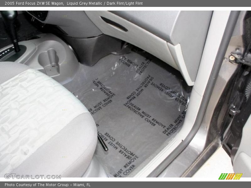 Liquid Grey Metallic / Dark Flint/Light Flint 2005 Ford Focus ZXW SE Wagon