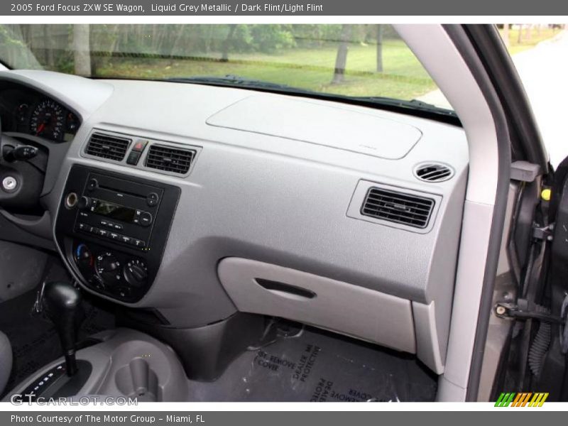 Liquid Grey Metallic / Dark Flint/Light Flint 2005 Ford Focus ZXW SE Wagon