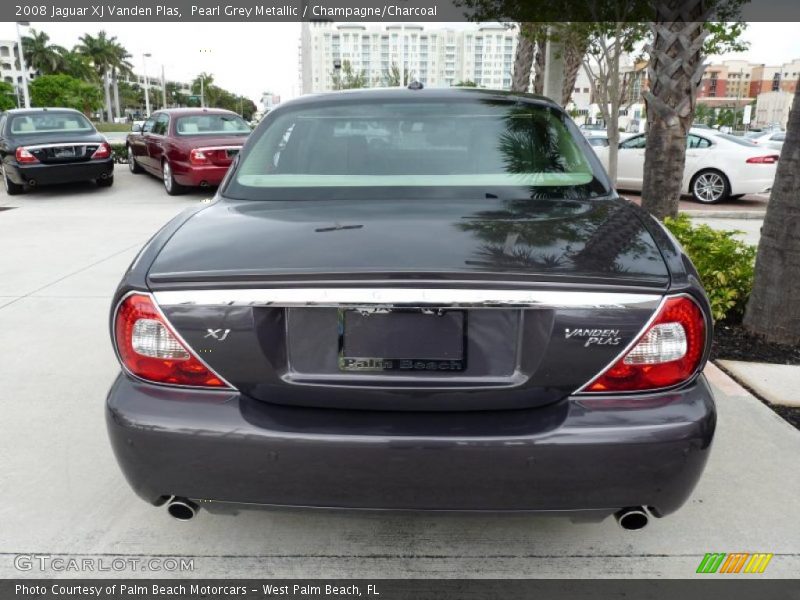 Pearl Grey Metallic / Champagne/Charcoal 2008 Jaguar XJ Vanden Plas