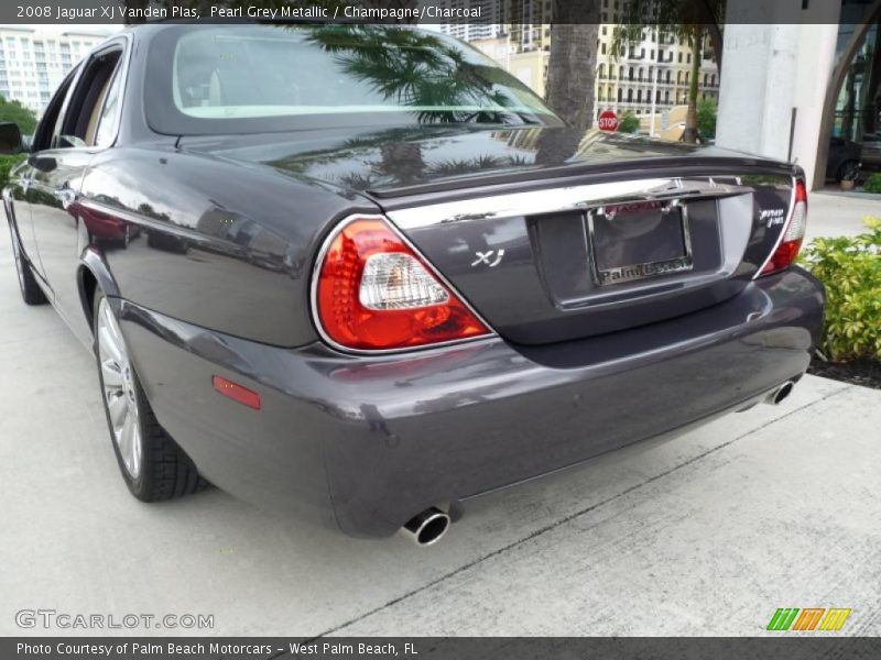 Pearl Grey Metallic / Champagne/Charcoal 2008 Jaguar XJ Vanden Plas