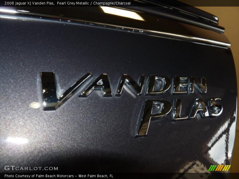 Pearl Grey Metallic / Champagne/Charcoal 2008 Jaguar XJ Vanden Plas