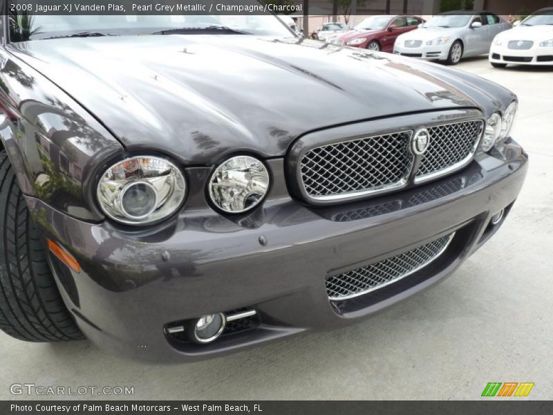Pearl Grey Metallic / Champagne/Charcoal 2008 Jaguar XJ Vanden Plas