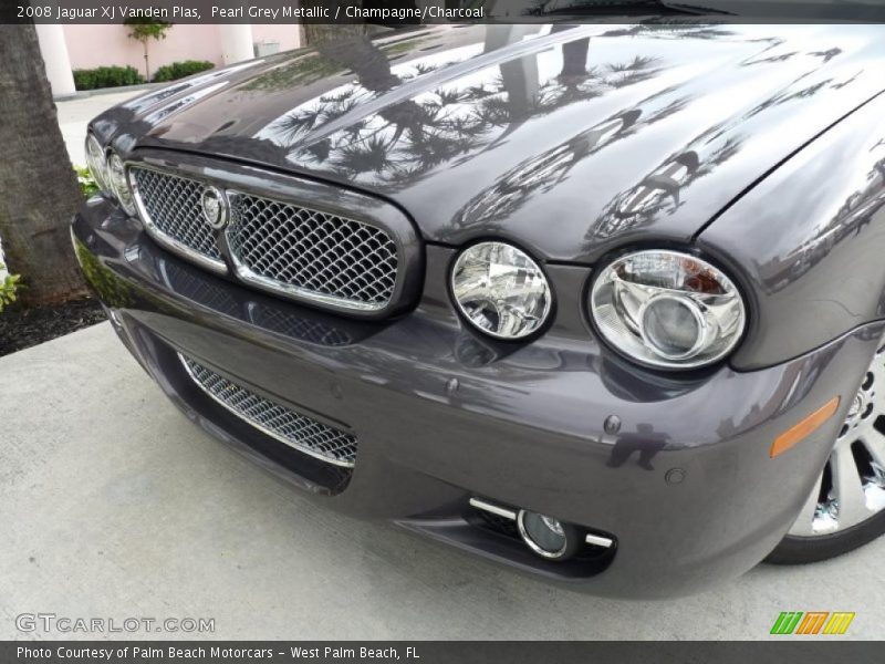 Pearl Grey Metallic / Champagne/Charcoal 2008 Jaguar XJ Vanden Plas