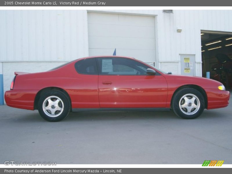 Victory Red / Medium Gray 2005 Chevrolet Monte Carlo LS