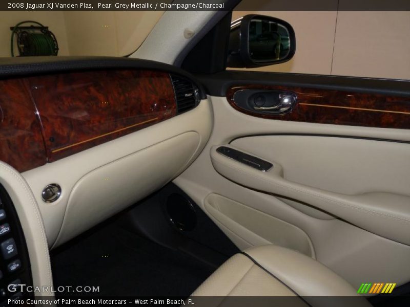 Pearl Grey Metallic / Champagne/Charcoal 2008 Jaguar XJ Vanden Plas