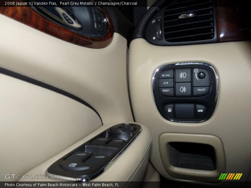Pearl Grey Metallic / Champagne/Charcoal 2008 Jaguar XJ Vanden Plas