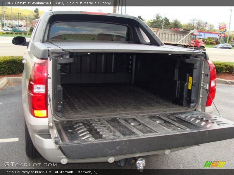 Gold Mist Metallic / Ebony 2007 Chevrolet Avalanche LT 4WD
