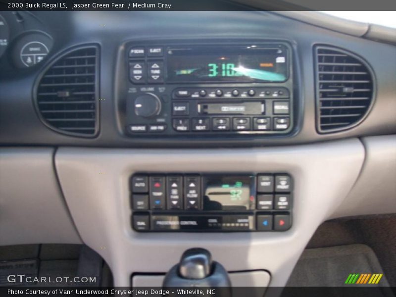 Jasper Green Pearl / Medium Gray 2000 Buick Regal LS