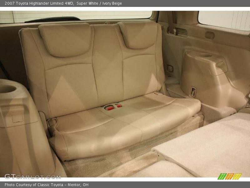 Super White / Ivory Beige 2007 Toyota Highlander Limited 4WD