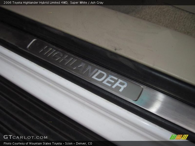Super White / Ash Gray 2006 Toyota Highlander Hybrid Limited 4WD