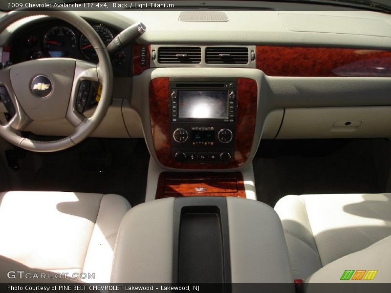 Black / Light Titanium 2009 Chevrolet Avalanche LTZ 4x4