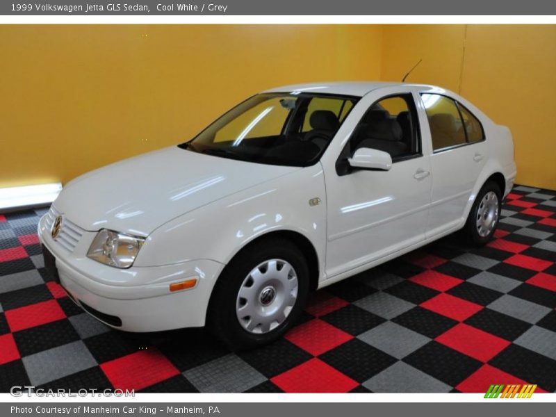 Cool White / Grey 1999 Volkswagen Jetta GLS Sedan