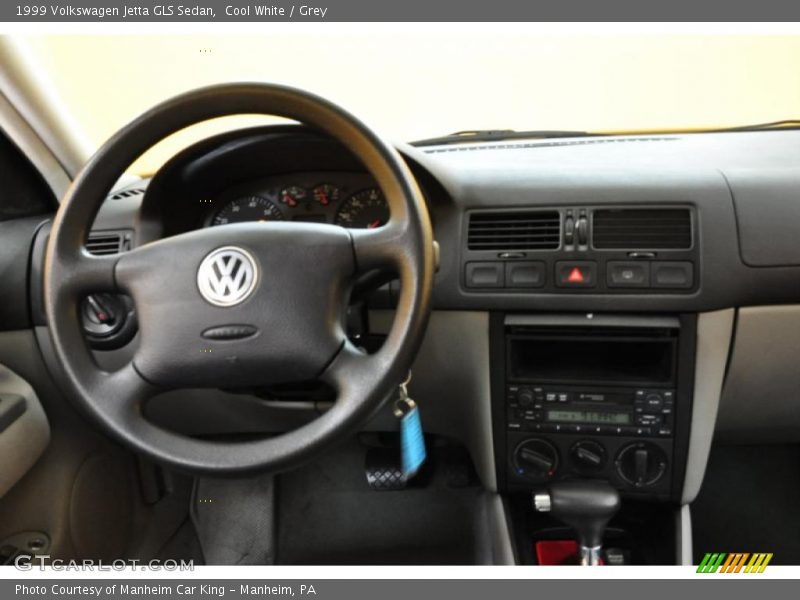 Cool White / Grey 1999 Volkswagen Jetta GLS Sedan