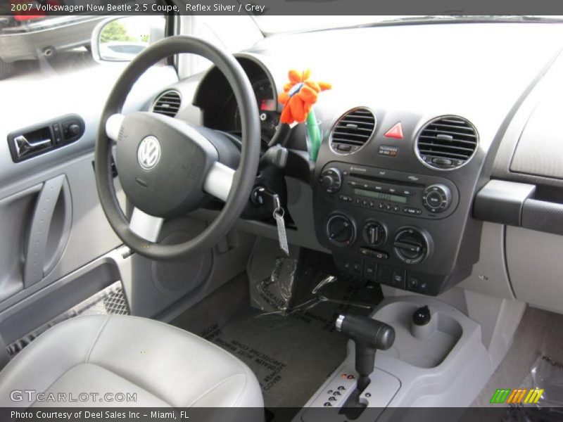 Reflex Silver / Grey 2007 Volkswagen New Beetle 2.5 Coupe