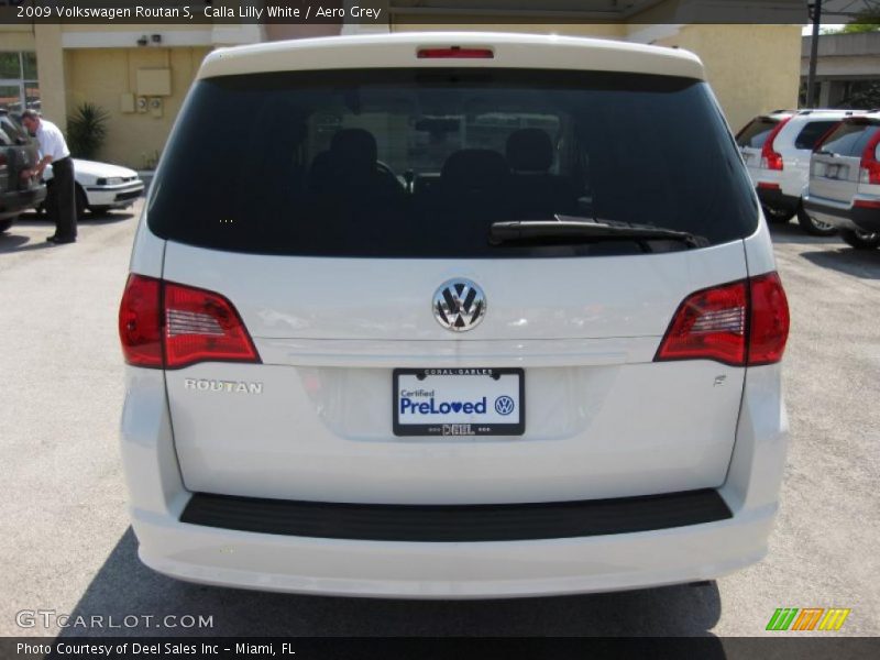 Calla Lilly White / Aero Grey 2009 Volkswagen Routan S