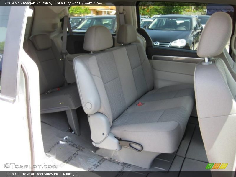 Calla Lilly White / Aero Grey 2009 Volkswagen Routan S