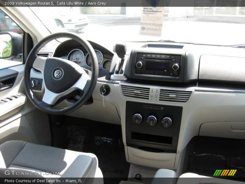 Calla Lilly White / Aero Grey 2009 Volkswagen Routan S