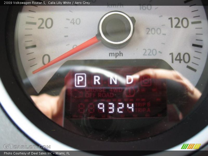 Calla Lilly White / Aero Grey 2009 Volkswagen Routan S