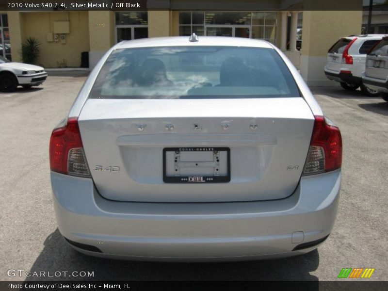 Silver Metallic / Off Black 2010 Volvo S40 2.4i