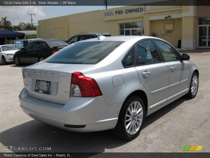 Silver Metallic / Off Black 2010 Volvo S40 2.4i