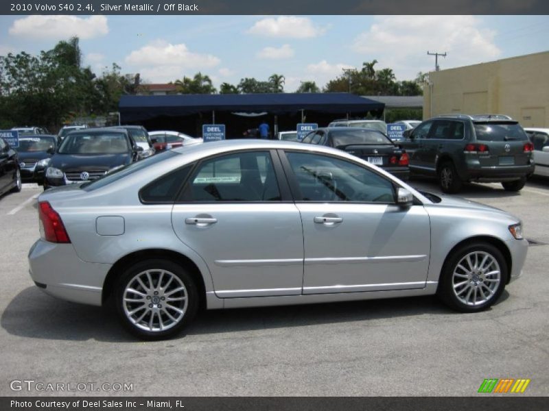 Silver Metallic / Off Black 2010 Volvo S40 2.4i