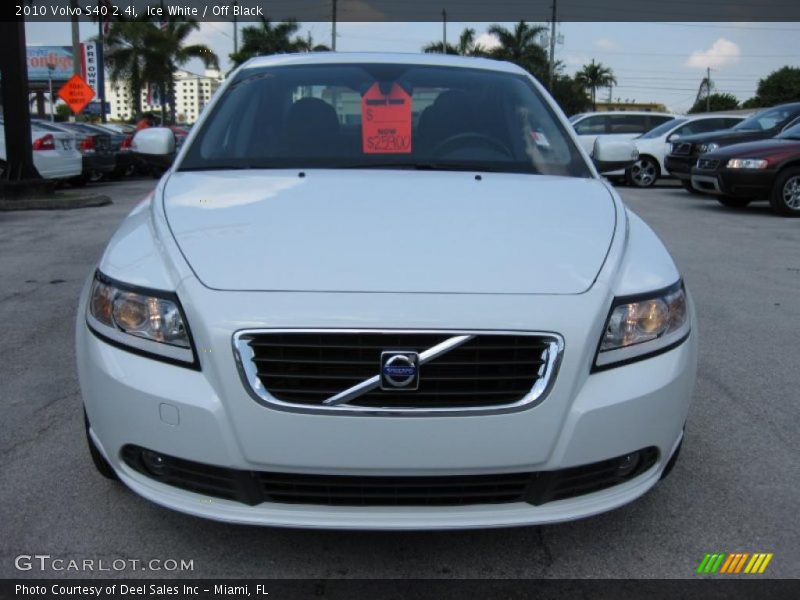 Ice White / Off Black 2010 Volvo S40 2.4i