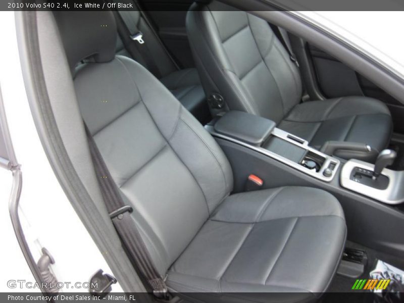 Ice White / Off Black 2010 Volvo S40 2.4i