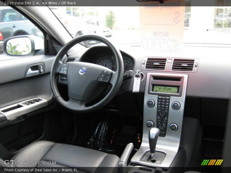 Ice White / Off Black 2010 Volvo S40 2.4i