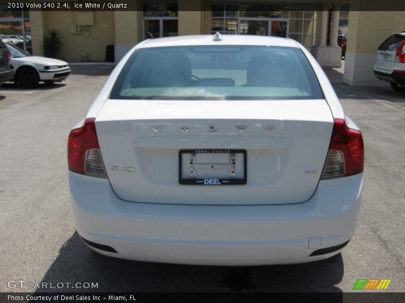 Ice White / Quartz 2010 Volvo S40 2.4i